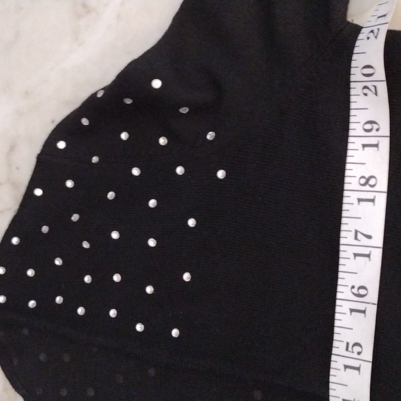 H&M sweater. - Picture 8 of 9